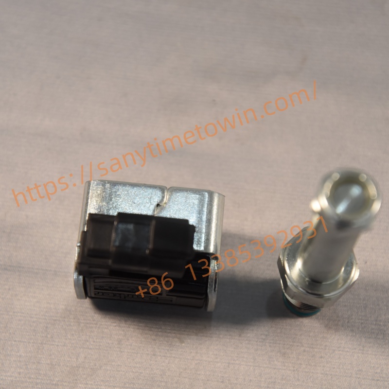 SANY Port Hoisting Crane Container Stacker SANY forklift SRSC45V5 Spare Parts 60332895 Electromagnetic Change Valve - Image 4