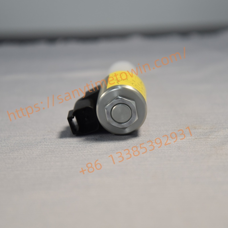 SANY Port Hoisting Crane Container Stacker SANY forklift SRSC45V5 Spare Parts 60338455 Electromagnetic Change Valve - Image 4