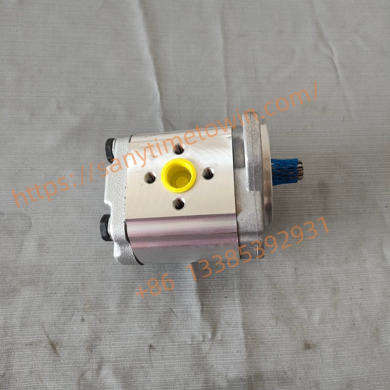SANY Port Hoisting Crane Container Stacker SANY forklift SRSC45V5 Spare Parts B220301000639 Gear Pump - Image 3