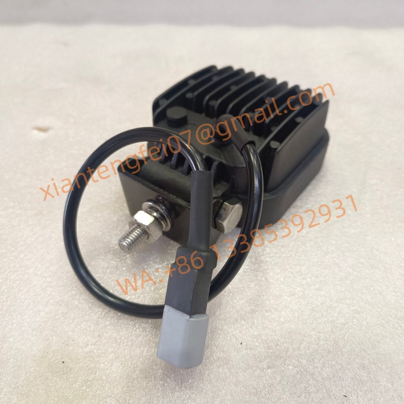 141604000113A Work Lamp For SANY SKT130S - Image 2
